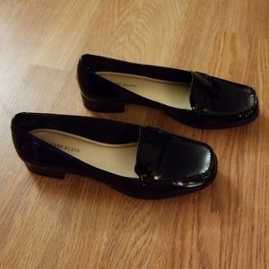 Anne Klein black faux leather loafers size 6.5 med